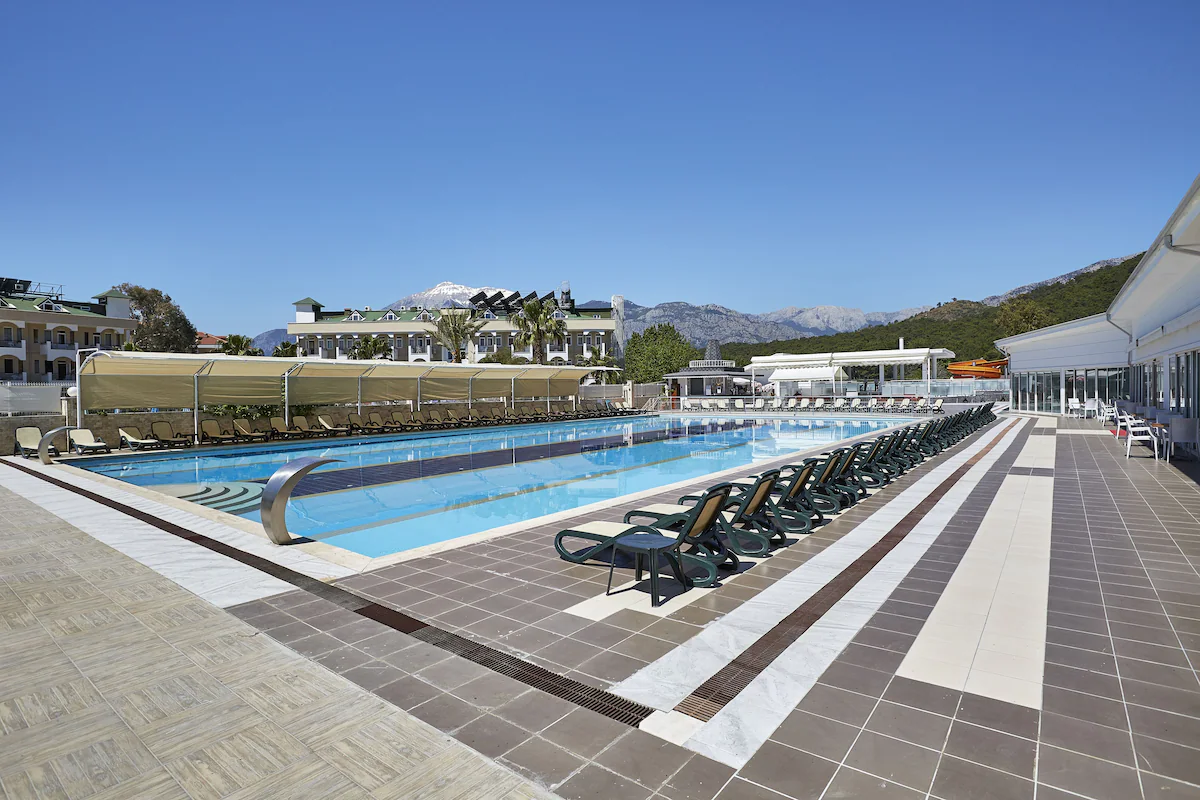 استخر هتل پالمت ریزورت کریش آنتالیا